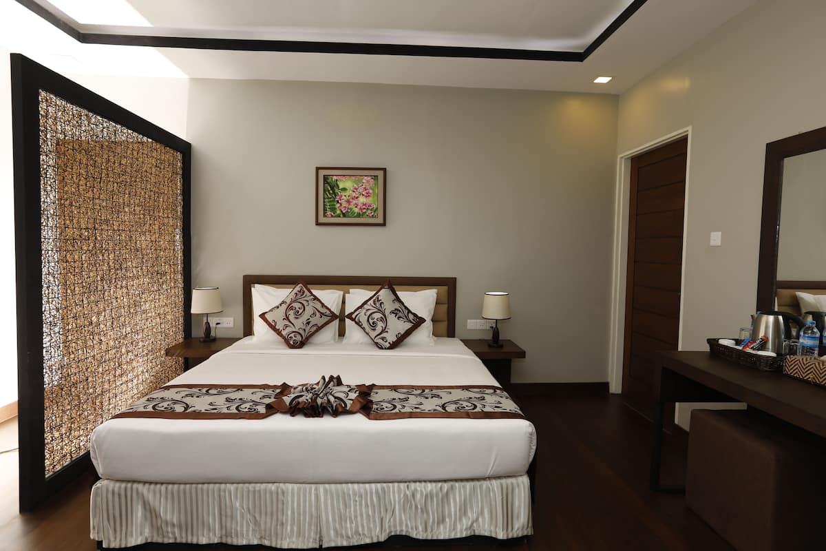 Suite | Minibar, in-room safe, desk, free WiFi