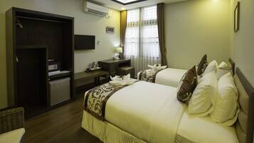 Deluxe Double or Twin Room | Minibar, in-room safe, desk, WiFi (free)