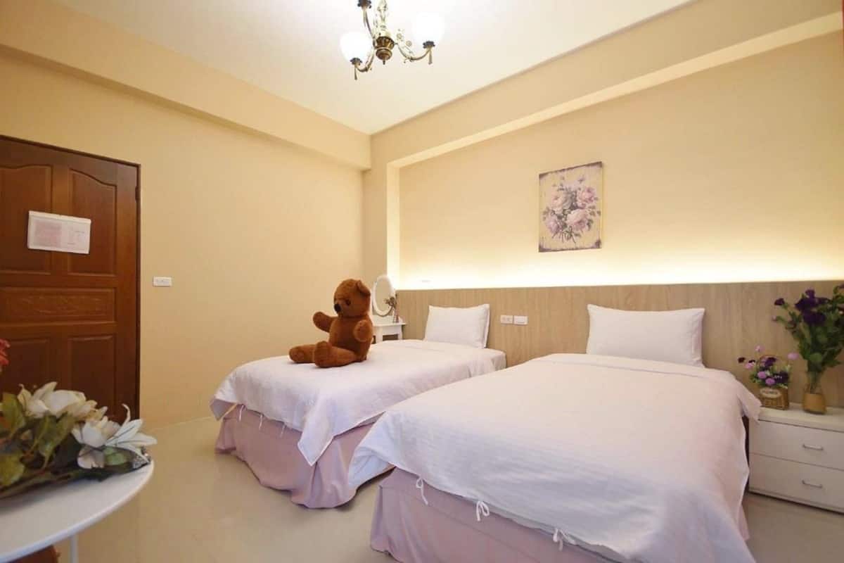 Habitación doble estándar | Escritorio, cortinas blackout, wifi gratis y ropa de cama