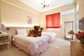 Habitación doble estándar | Escritorio, cortinas blackout, wifi gratis y ropa de cama 