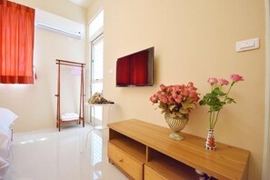 Habitación estándar doble | Escritorio, cortinas opacas, wifi gratis y ropa de cama
