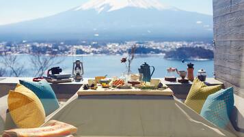 Premium bedding, down comforters, minibar, in-room safe