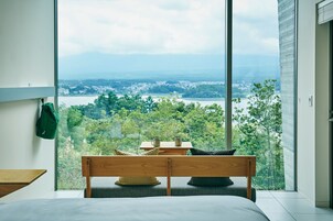 Premium bedding, down comforters, minibar, in-room safe