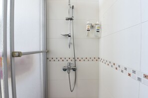 Bathroom shower - bonito inn - Hostel (Taitung)