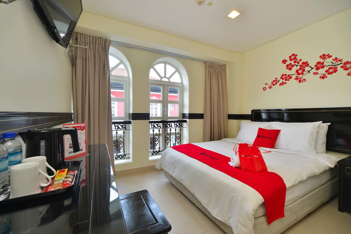 Blackout curtains, free WiFi, bed sheets