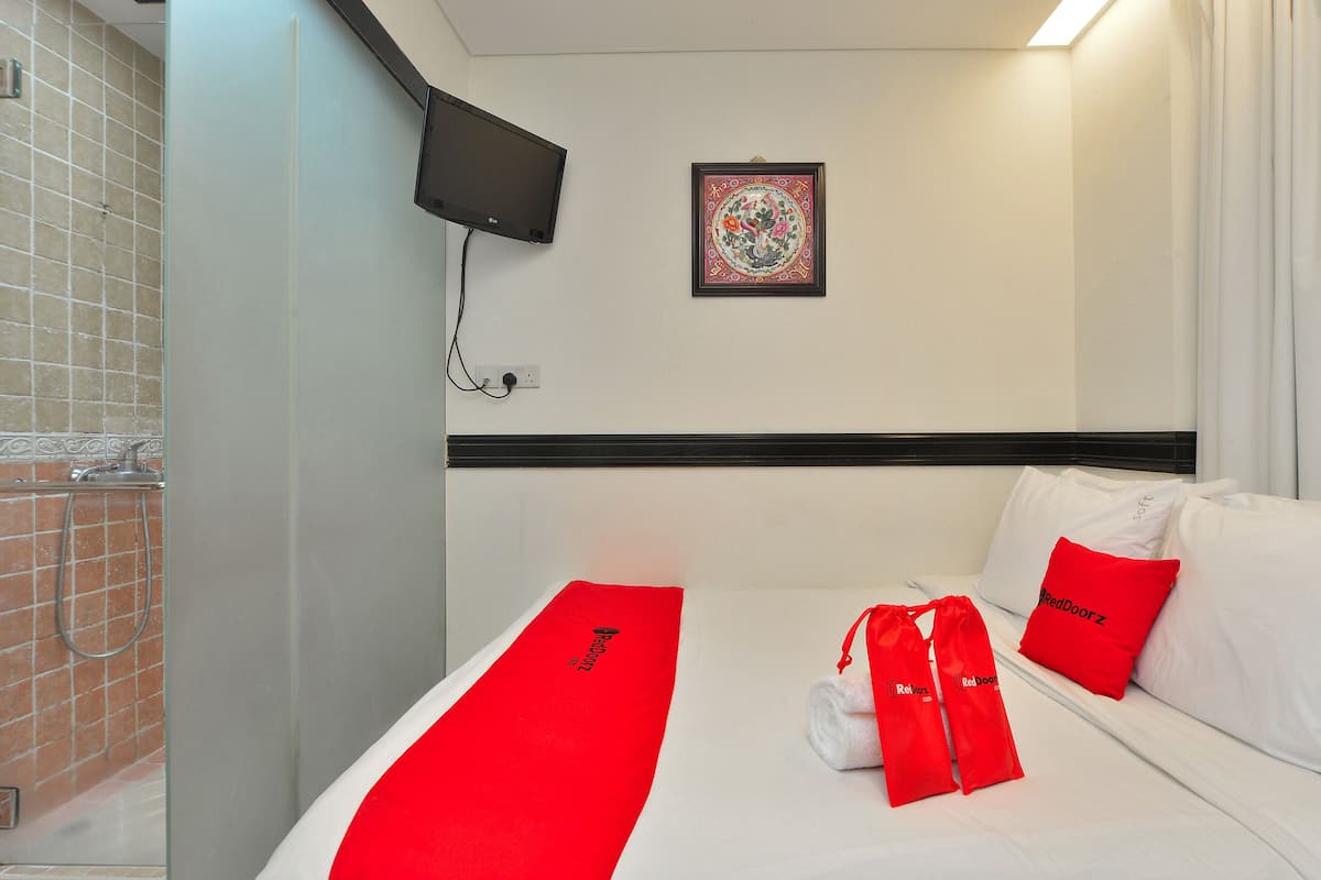 Blackout curtains, free WiFi, bed sheets
