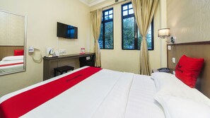 Deluxe Double Room (With View) - RedDoorz Plus near Lavender Street (Singapore)