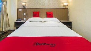 Deluxe Double Large Room (No View) - RedDoorz Plus near Lavender Street (Singapore)