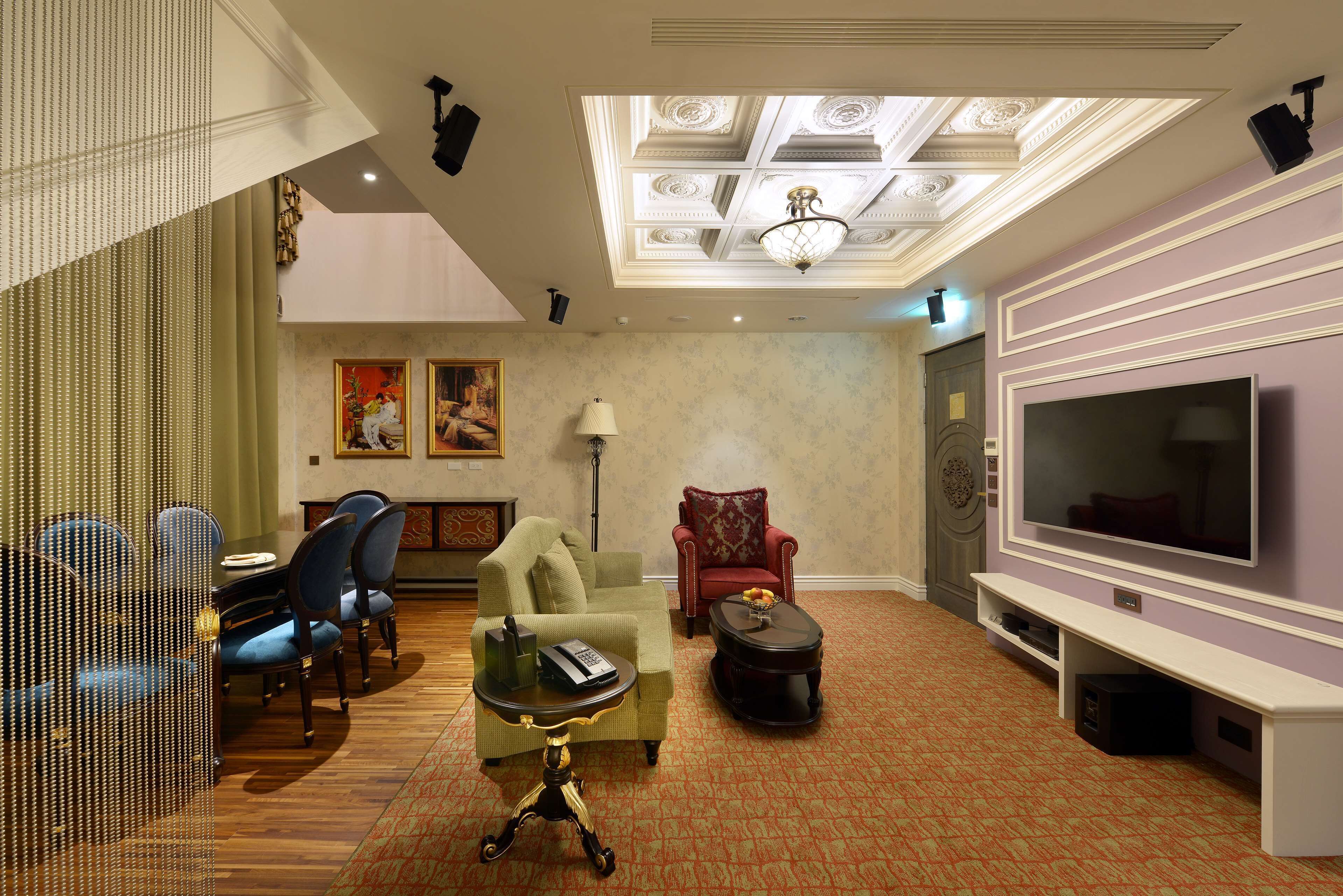 suite(no extra bed;accept 1 child each room:0-5y stay free;6-11y ntd700 at front desk) | 1 bedroom, down duvets, in-room safe, desk