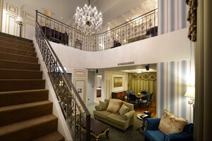 Suite(No extra bed;Accept 1 child each room:0-5Y stay free;6-11Y NTD700 at front desk)