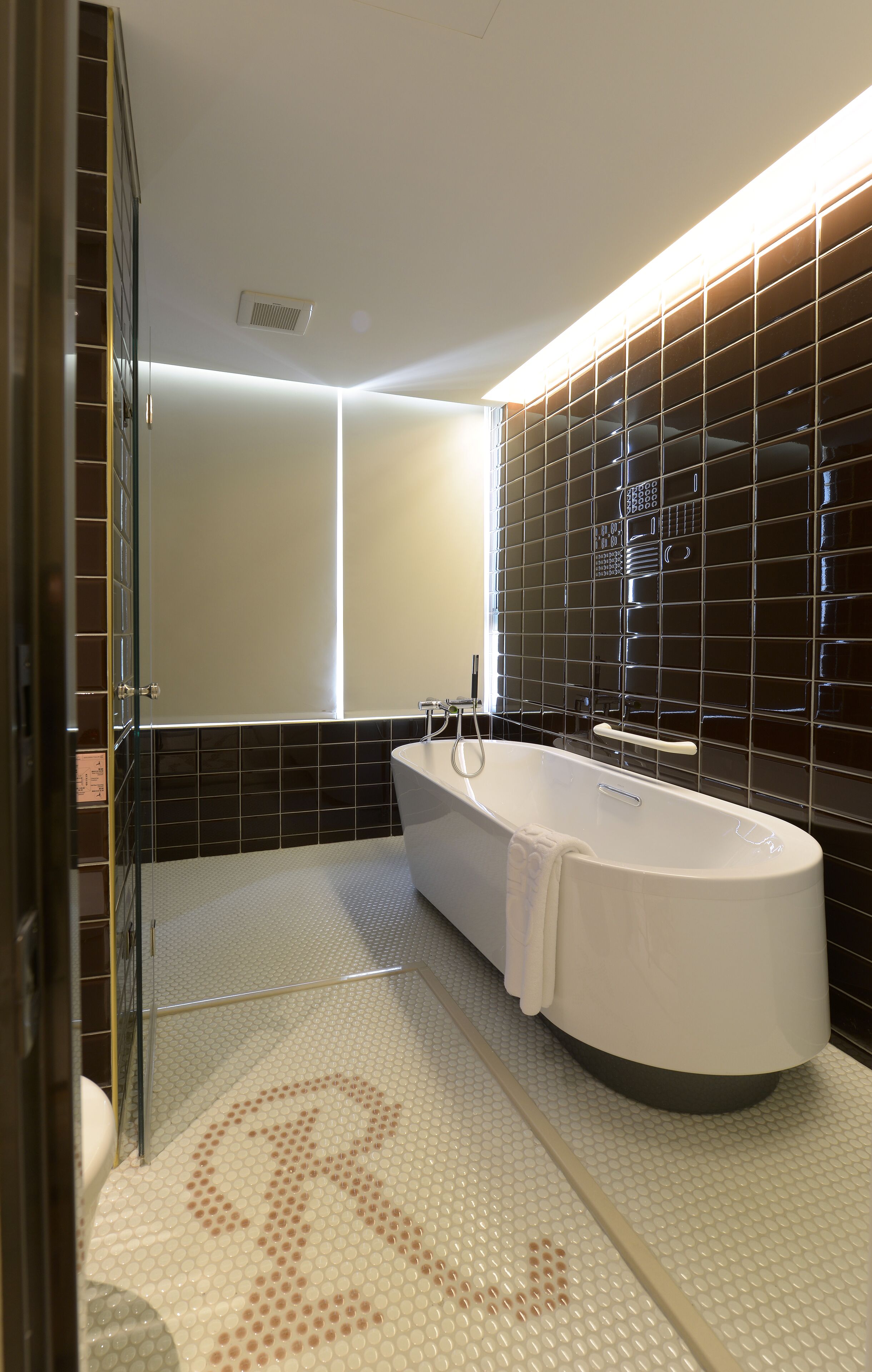 executive double room(no extra bed;accept 1 child each room:0-5y stay free;6-11y ntd700 at front des | bathroom | hydromassage showerhead, hair dryer, bathrobes, slippers