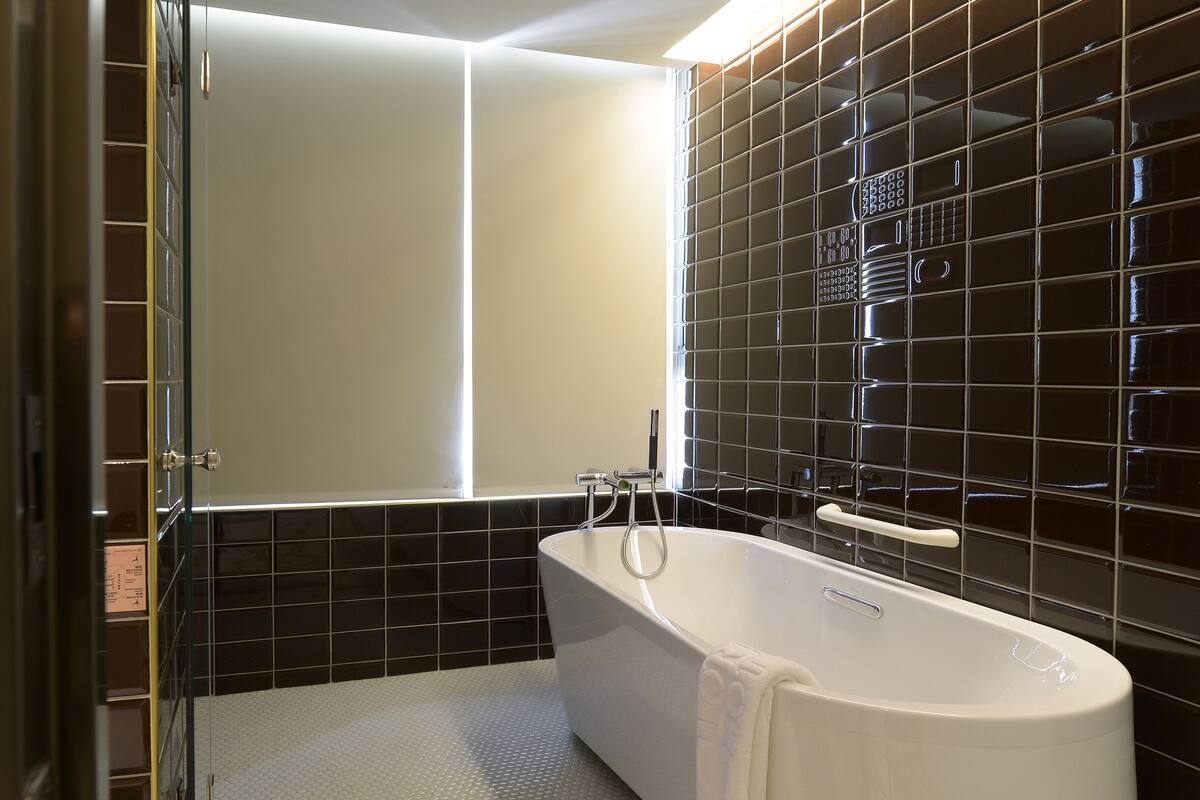 executive double room(no extra bed;accept 1 child each room:0-5y stay free;6-11y ntd700 at front des | bathroom | hydromassage showerhead, hair dryer, bathrobes, slippers