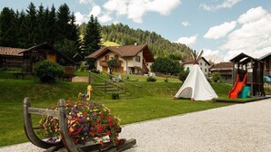Children's play area - outdoor - Hotel Malder (Soraga)