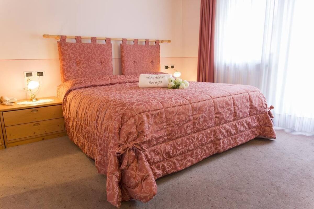 Double or Twin Room (Camoscio) | In-room safe, desk, cribs (surcharge), WiFi (free)