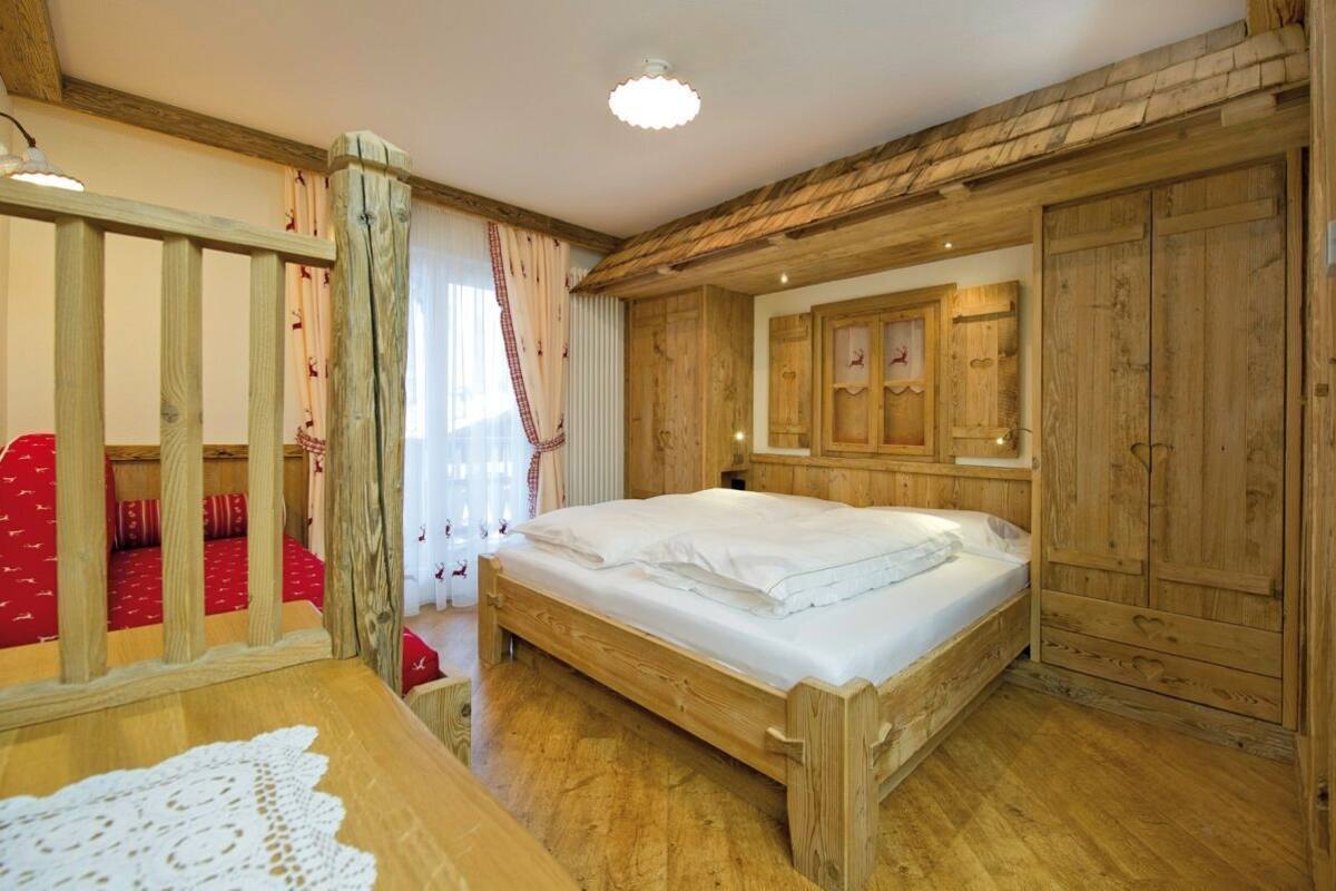 Triple Room (Baita) | In-room safe, desk, cribs (surcharge), WiFi (free)