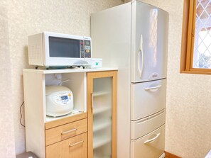 Family Cottage | Microwave - Villa Relax (Fujikawaguchiko)