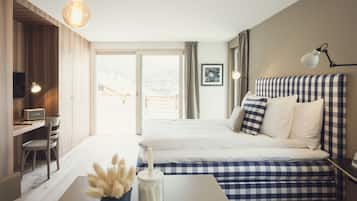 Studio (Vista) | Premium bedding, in-room safe, desk, soundproofing