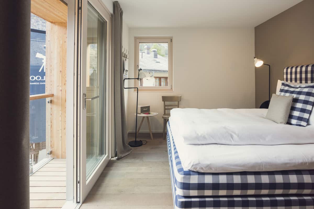 Panoramic Apartment, 3 Bedrooms | Premium bedding, in-room safe, desk, soundproofing