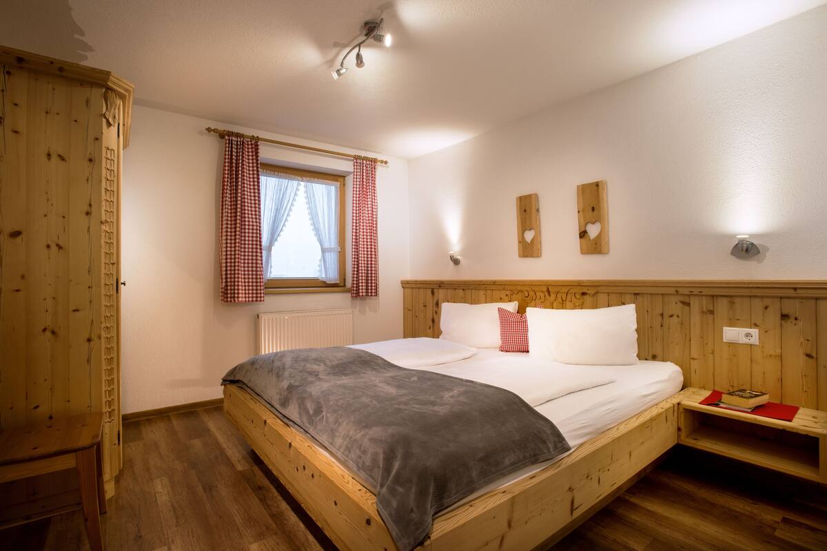 Apartment, 2 Bedrooms, Non Smoking (excl. 70,00 € cleaning fee) | Desk, free cots/infant beds, rollaway beds, free WiFi