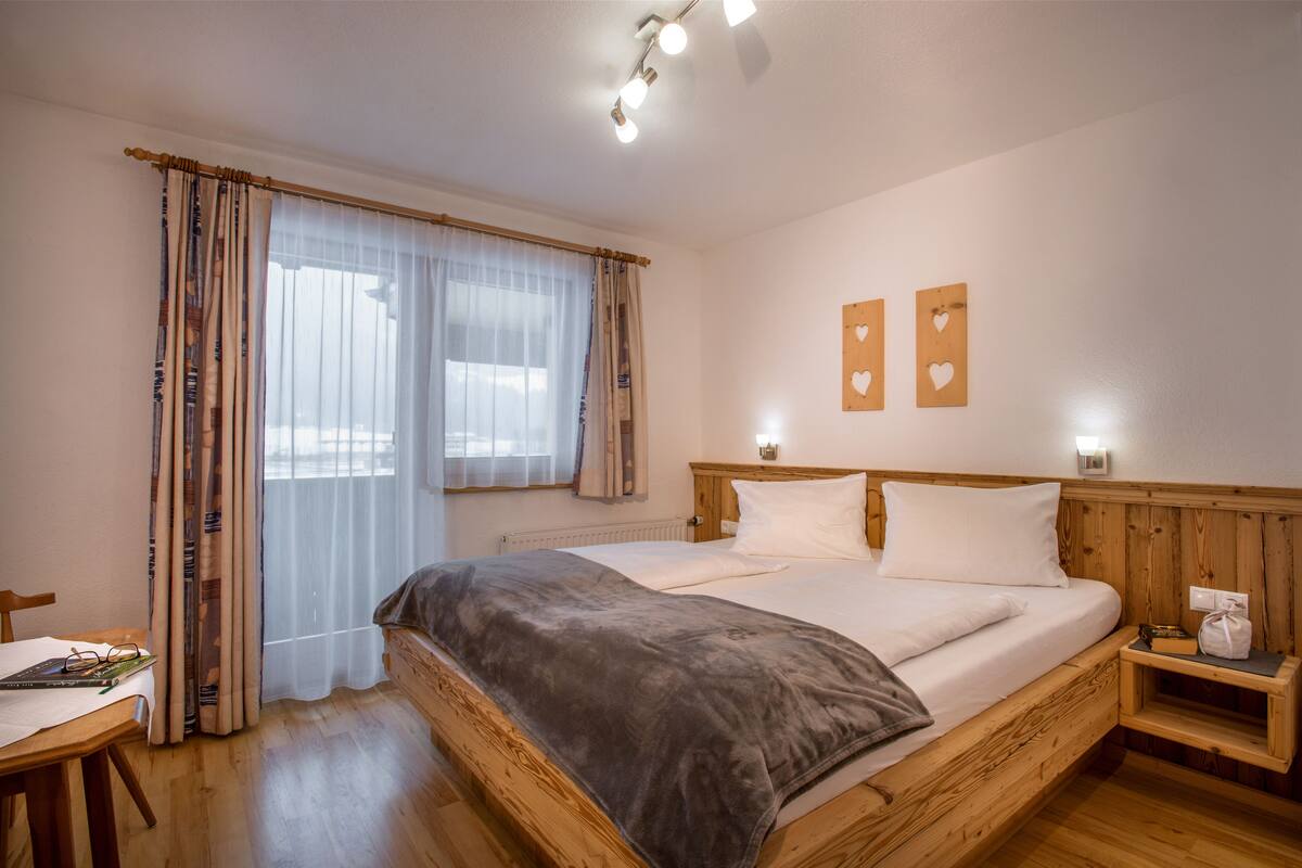 Family Room, 2 Bedrooms, Non Smoking, Mountain View | Desk, free cots/infant beds, rollaway beds, free WiFi