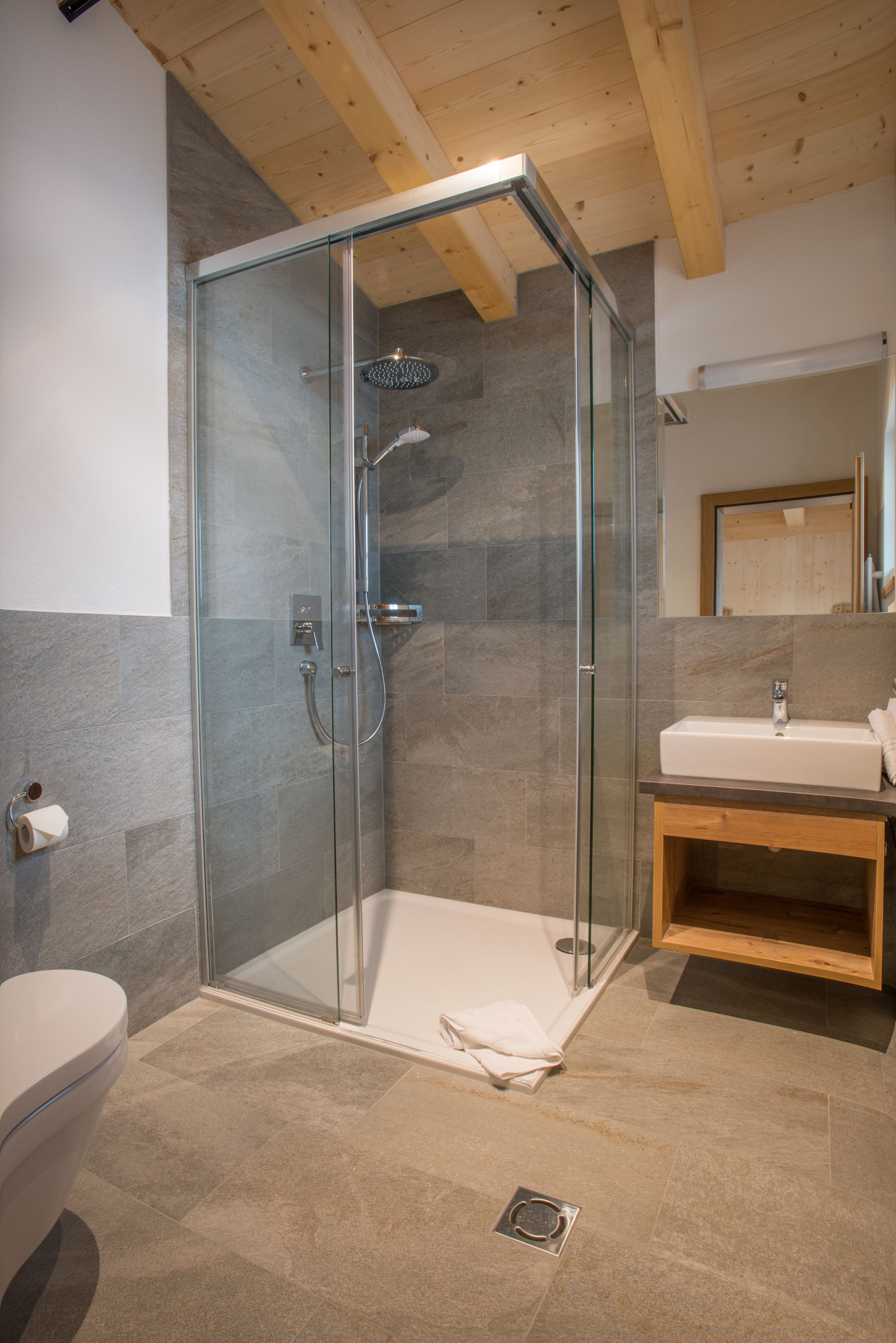 Chalet, 3 Schlafzimmer, Nichtraucher, Bergblick (zzgl. 100,00 € Reinigungsgebühr) | Badezimmer | Kostenlose Toilettenartikel, Haartrockner, Handtücher