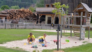 Children’s play area – outdoor