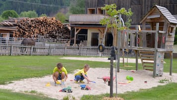 Área de juegos infantiles al aire libre