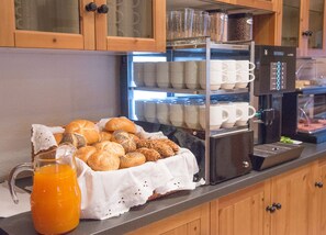 Daily buffet breakfast for a fee - Ferienhof Stadlpoint (Ried im Zillertal)