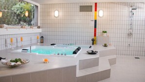 Bañera de hidromasaje interior