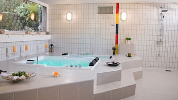 Indoor spa tub