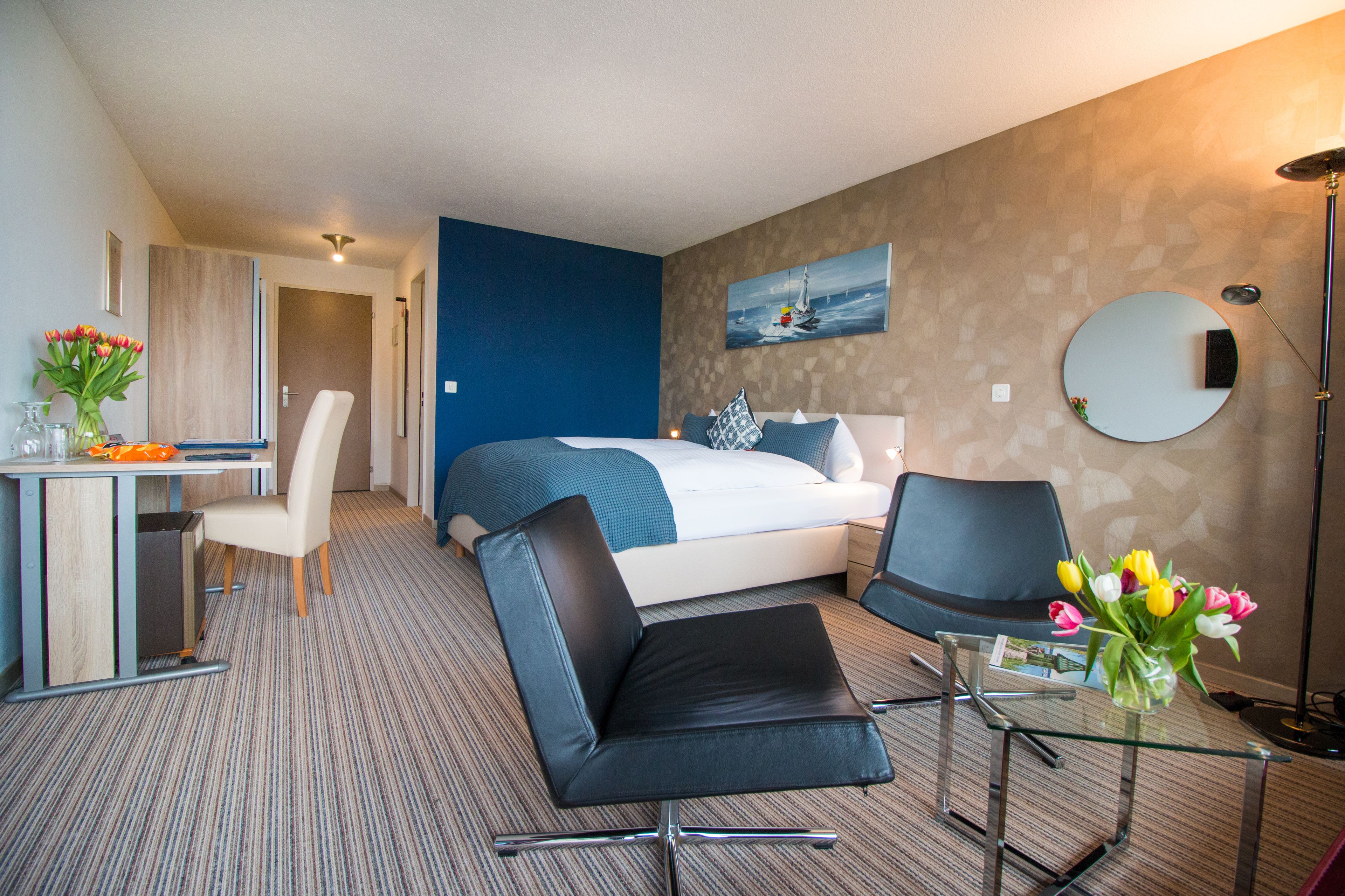 Minibar, in-room safe, desk, free WiFi