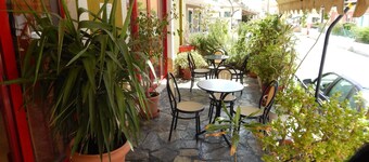 Petania Hotel & Apartments