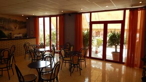 Lobby lounge - Petania Hotel & Apartments (Kefalonia)