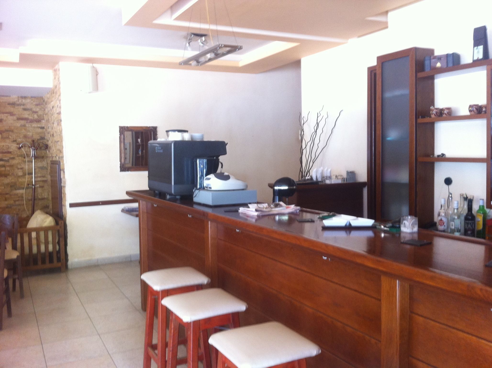 Bar (trong khuôn viên)