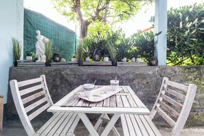 Family Quadruple Room | Terrace/patio - Bed End Breakfast du Centre (Bourg-Saint-Maurice)