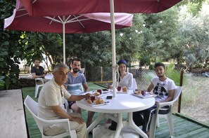تناول الطعام