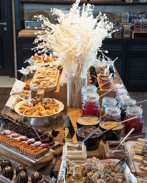 Tägliches inbegriffenes einheimisches Frühstück