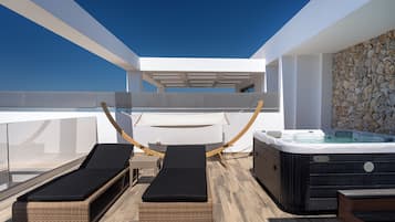 Suite, Outdoor Jetted Tub, Sea View (Master) | Terrace/patio