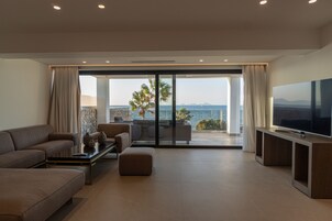 Suite, Outdoor Jetted Tub, Sea View (Master) | Zona de estar | Una Smart TV