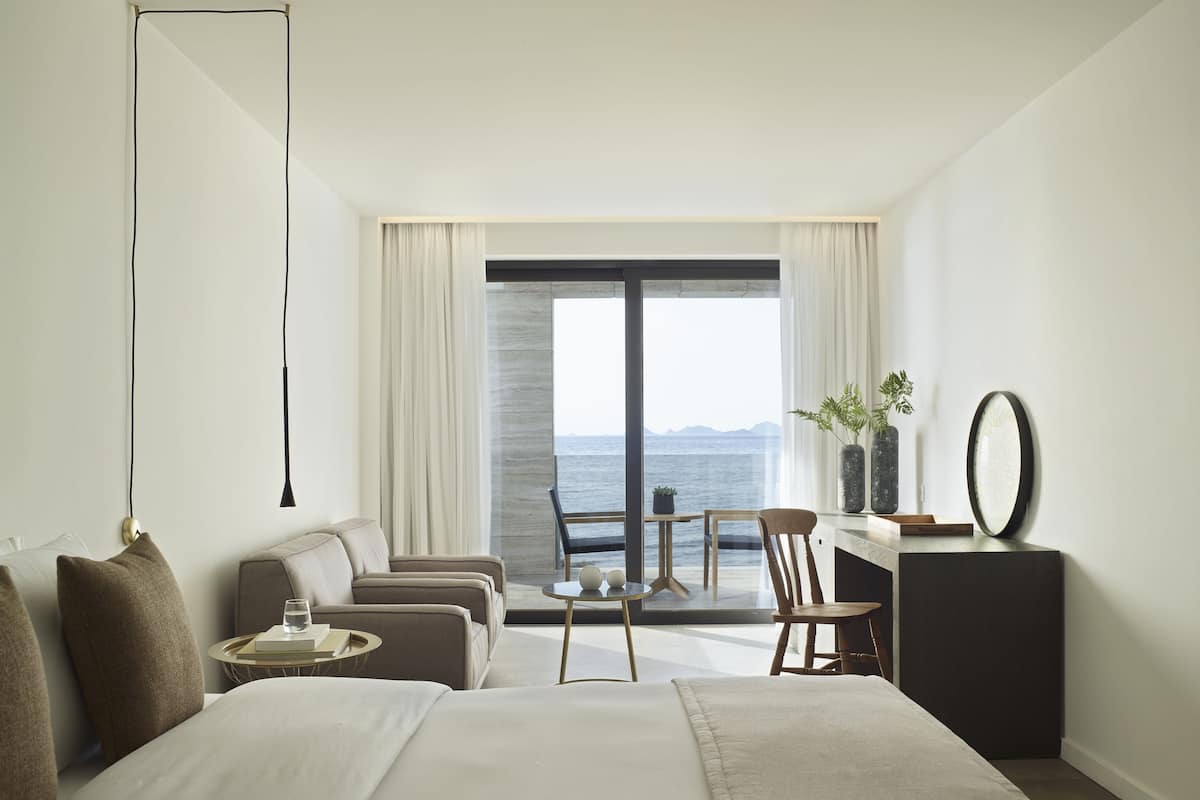 Suite Junior, vue sur la mer | Literie de qualité, minibar, coffre-fort, bureau