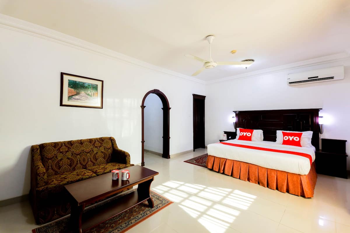 Deluxe Apartment, 1 Bedroom | 1 bedroom, in-room safe, iron/ironing board, free WiFi