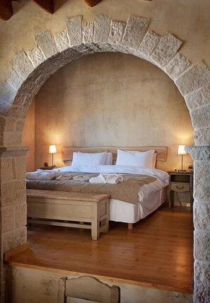 Villa, Balcony, Mountain View | Minibar, desk, soundproofing, iron/ironing board - Artsistas Houses (Zagori)