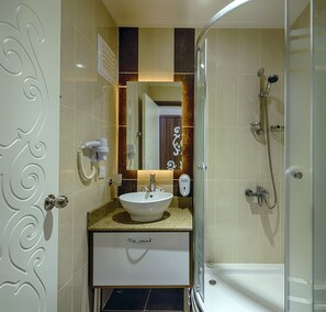 Shower, free toiletries, hair dryer, towels - Risus Hotel Side (Manavgat)
