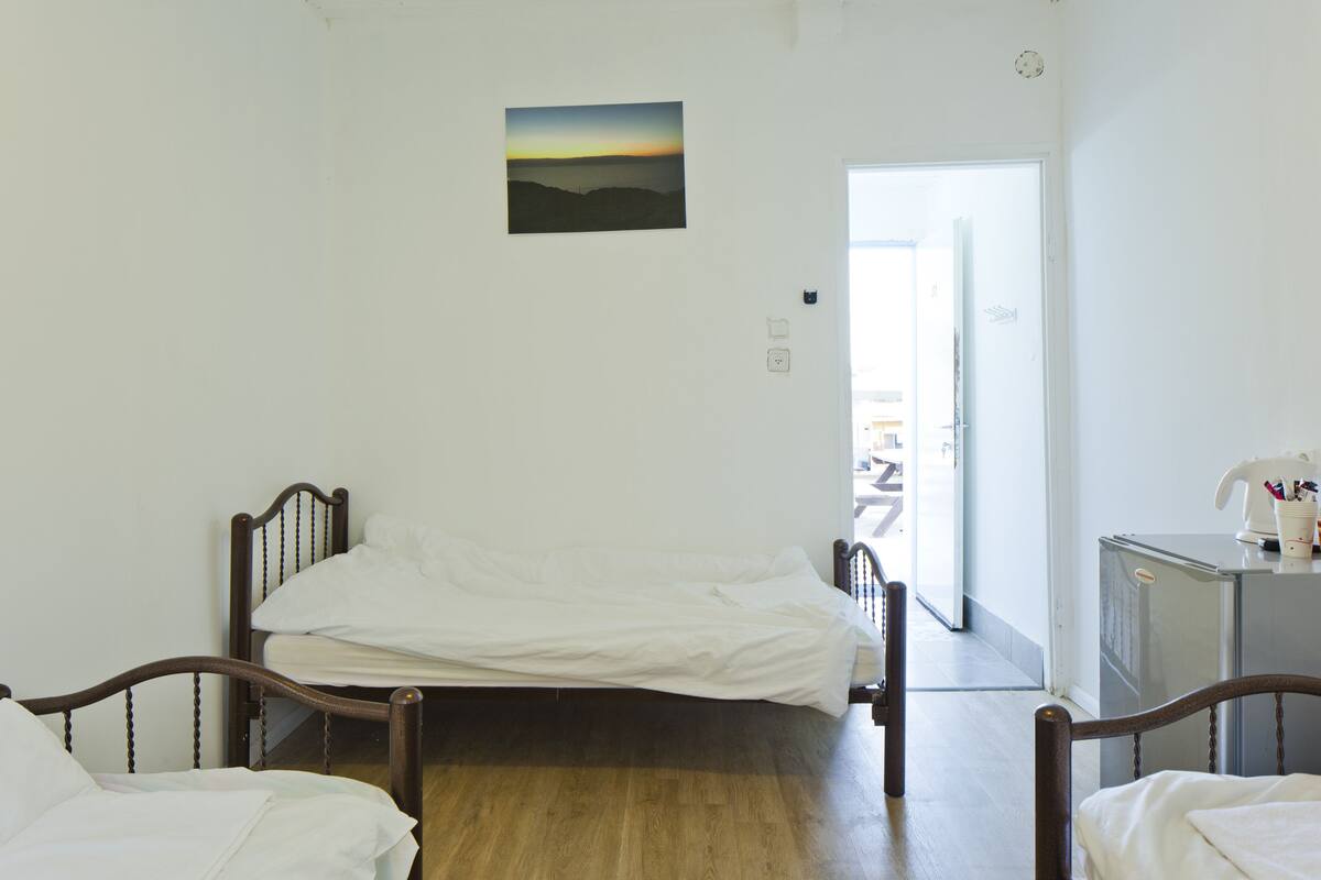 经典三人房 | 免费 WiFi