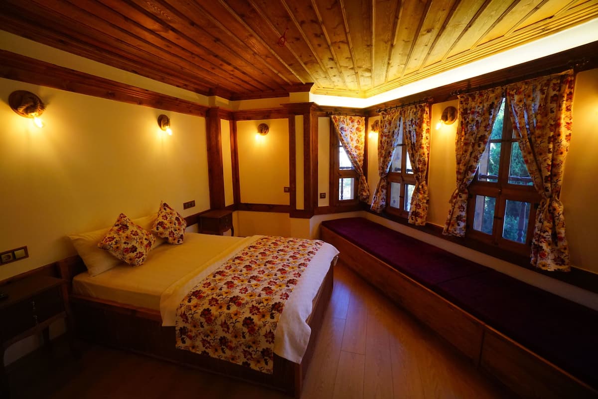 premium bedding, minibar, desk, iron/ironing board