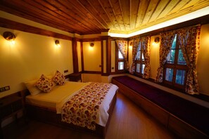 Premium bedding, minibar, desk, iron/ironing board