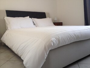 1 bedroom, desk, iron/ironing board, free cribs/infant beds - B&B via Roma suite (Ortona)