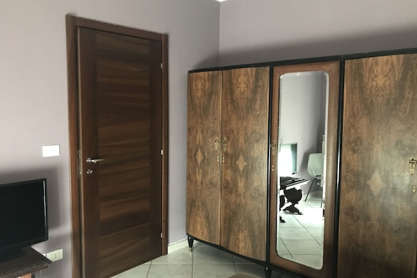 Family Suite, 2 Bedrooms | 1 bedroom, desk, iron/ironing board, free cribs/infant beds