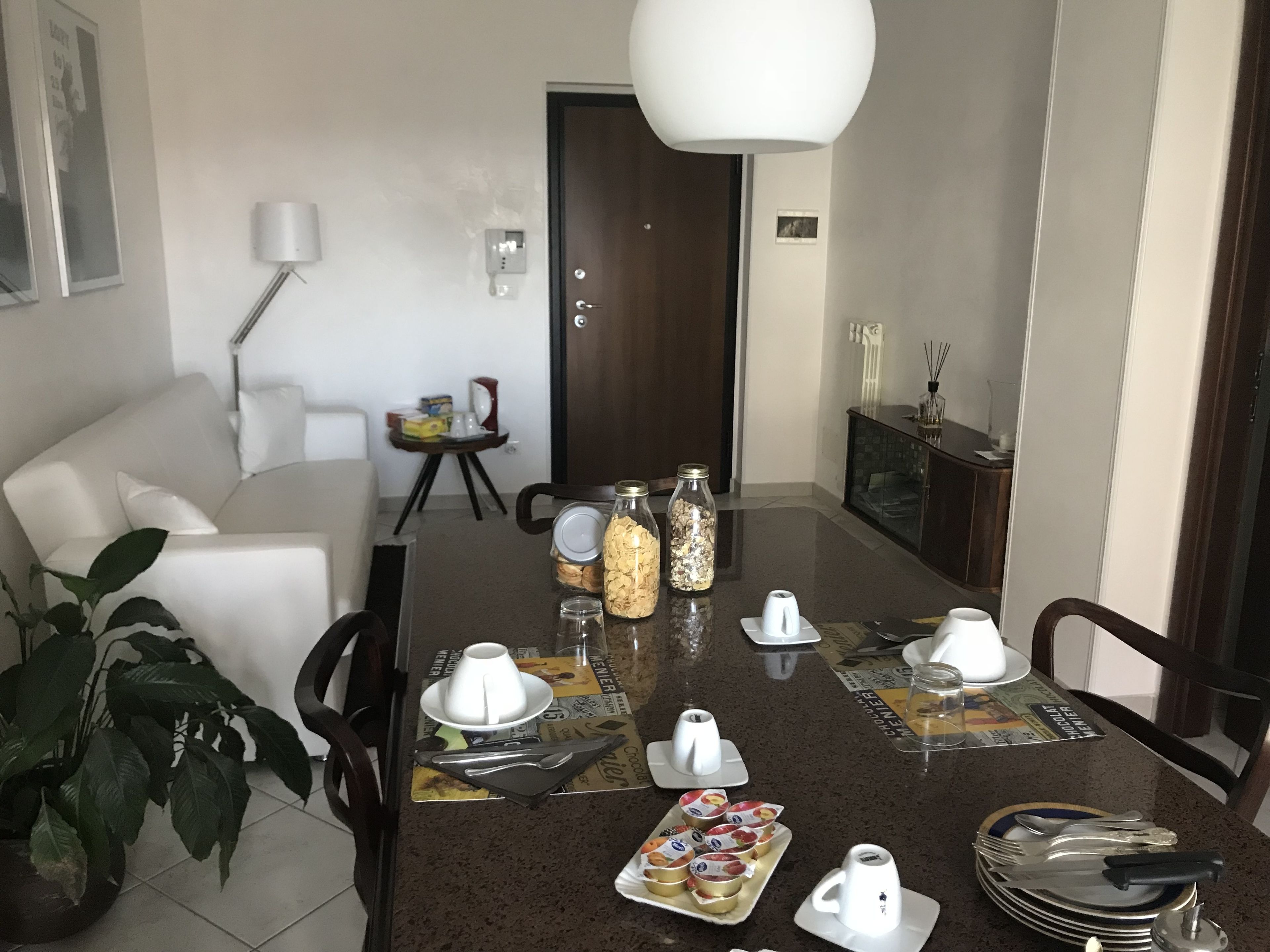 Suite Keluarga, 2 kamar tidur | Area keluarga | Televisi 32-inci dengan saluran TV digital