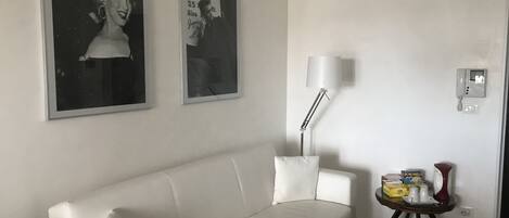 Family Suite, 2 Bedrooms | Living area